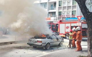 RM700 poultry go up in smoke as car catches fire